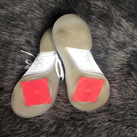 Curry 5s youth size 7 - Picture 2 of 5